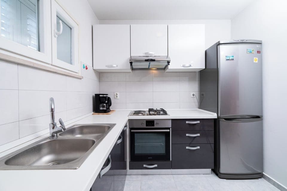 House (Three Bedroom Holiday Home with Terra) | Private kitchen | Fridge