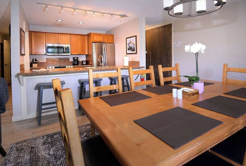 Dining/kitchen