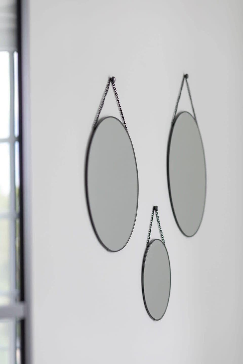 Decorative details in the apartment. 