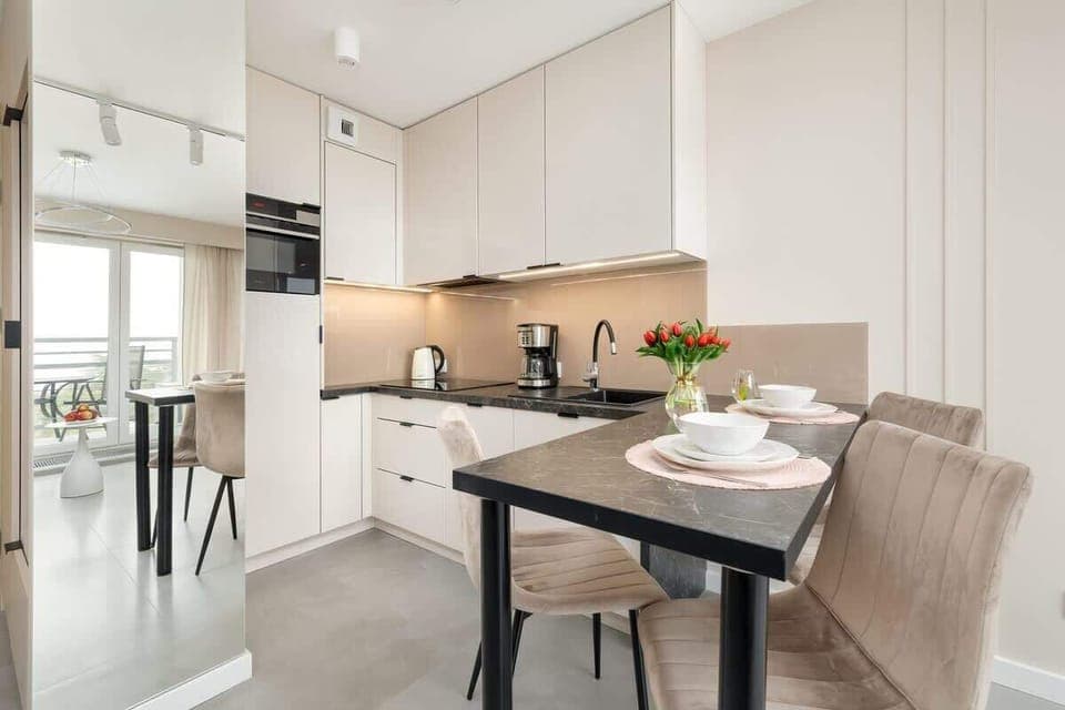 Fully equipped kitchenette with a dining table perfect for 4.

