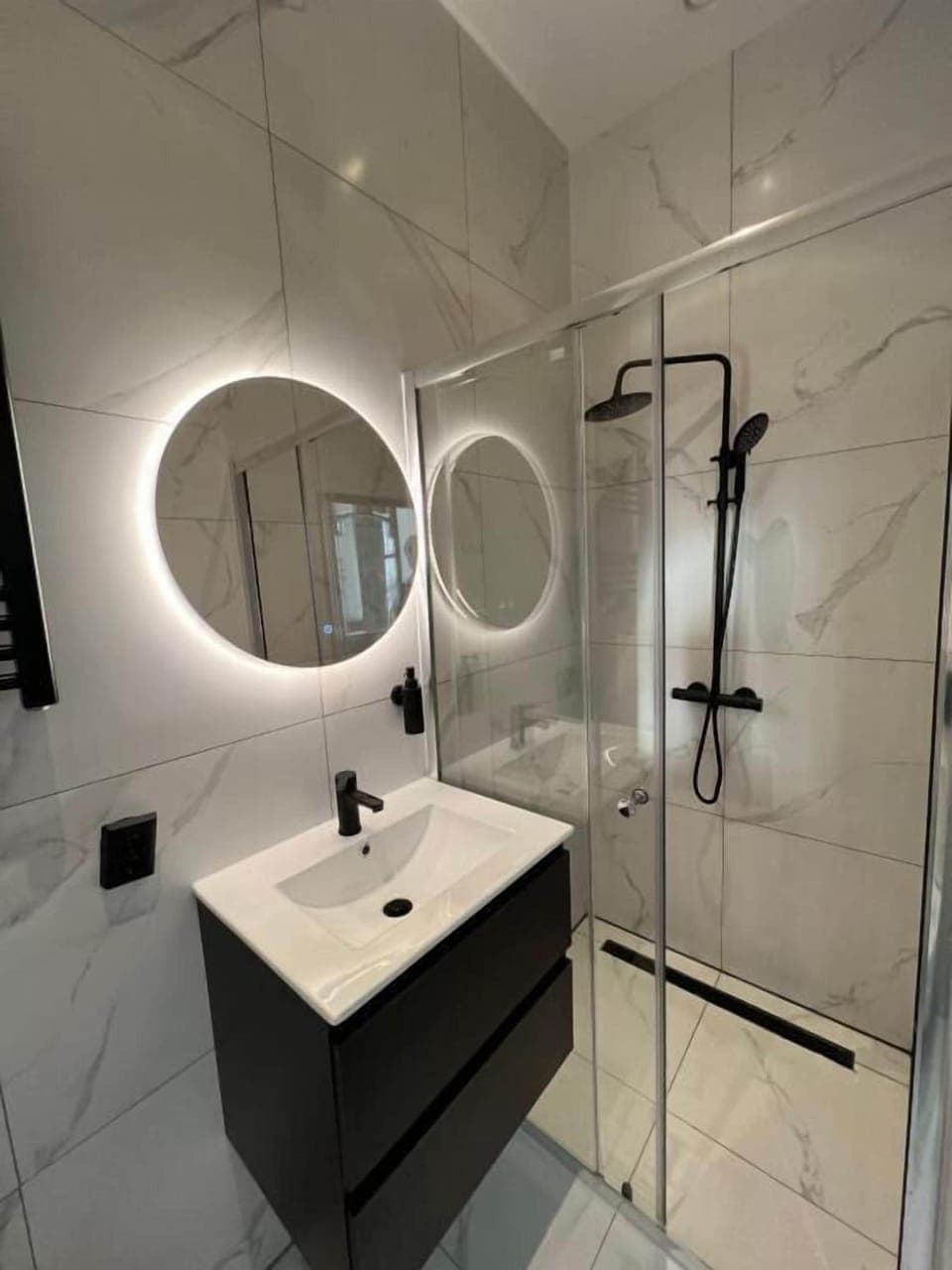 Deluxe Double Room, City View | Bathroom | Hair dryer, towels, soap, shampoo