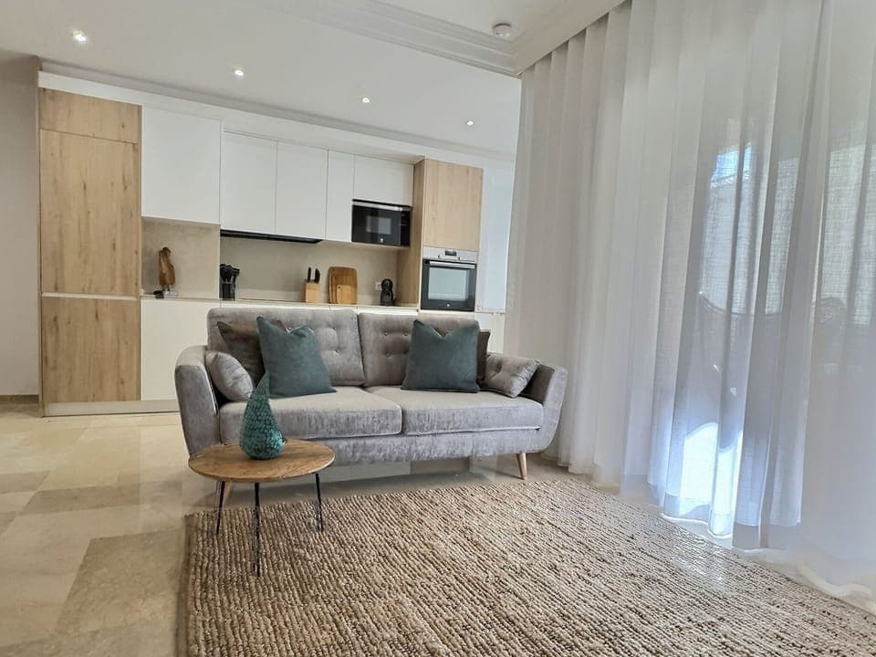 Living, kitchen & dining area