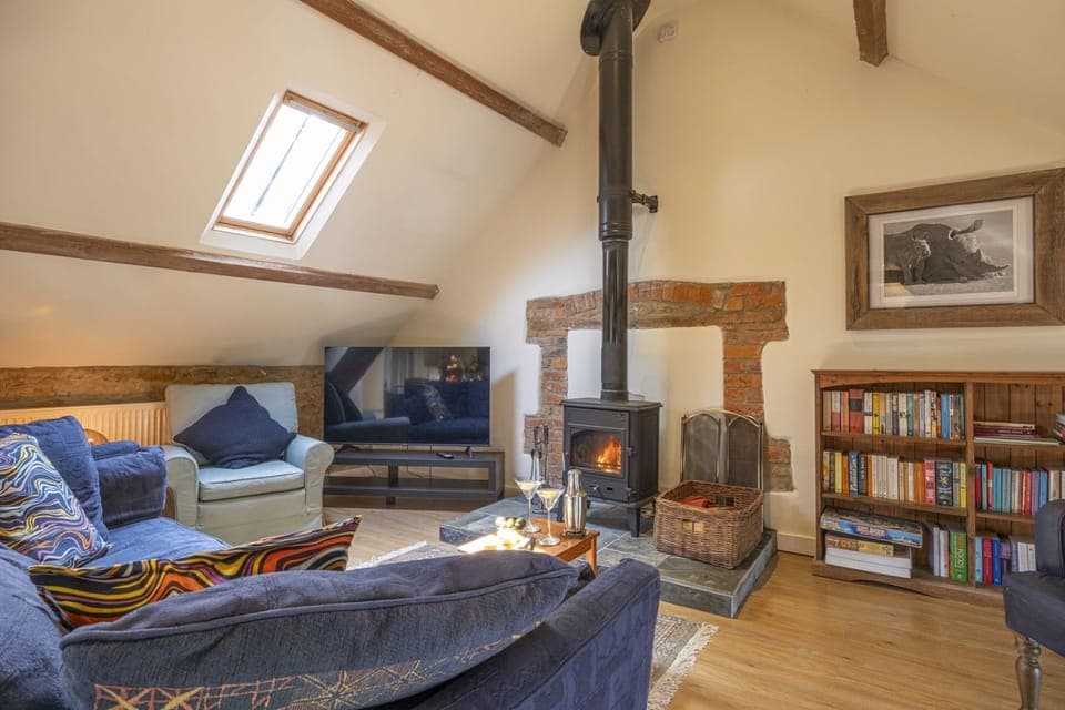 The Granary at Oriel Farm Sitting Area - StayCotswold