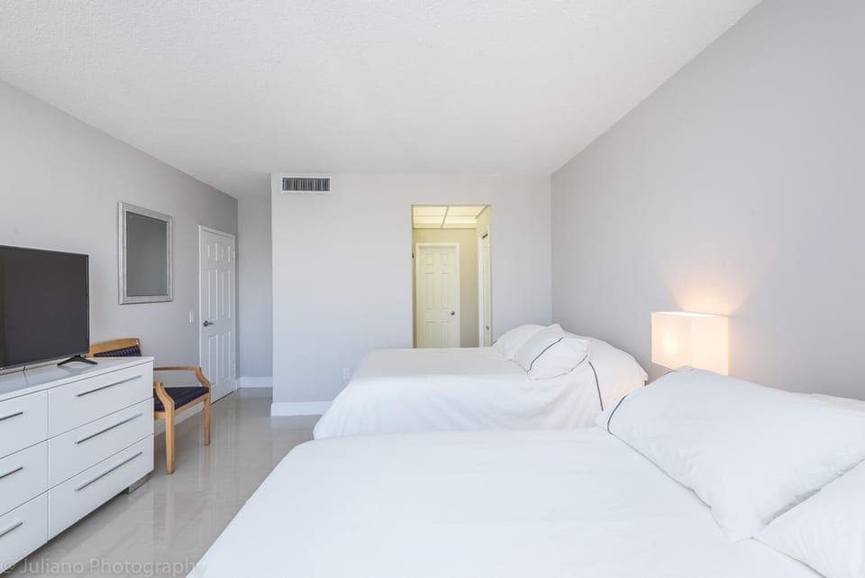 1 bed Monthly Rental on the Beach  Miami 5th floor (1799)