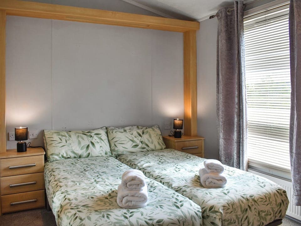 Twin bedroom | Meadows Lodge - Meadow Retreat Lodge Park, Moota, near Cockermouth and North Lakes