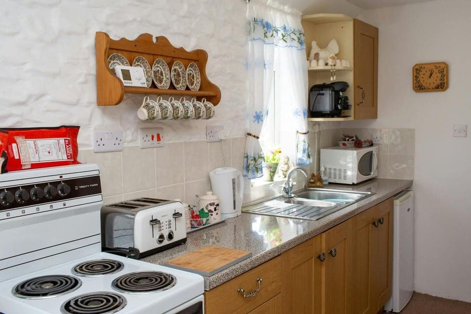 Electric cooker. Base cupboards and window above sink