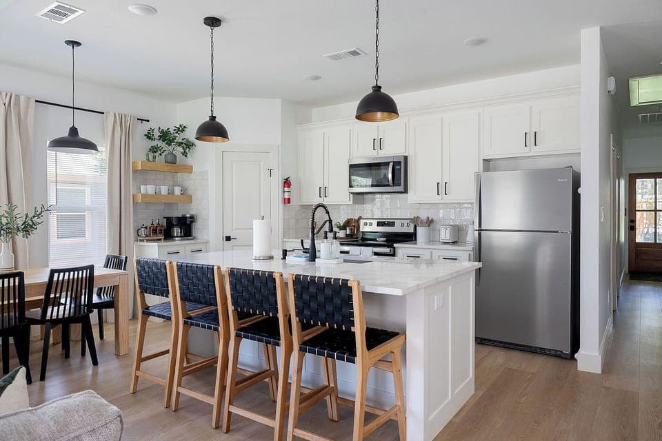 Plenty of seating for 10!