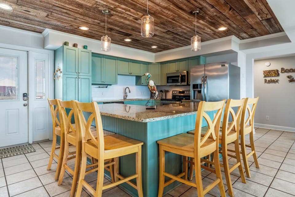 008 Dreamcatcher Kitchen Island Dining Area