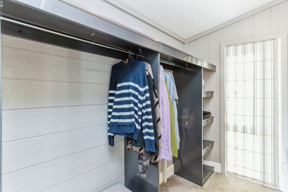 Walk in Wardrobe & Storage