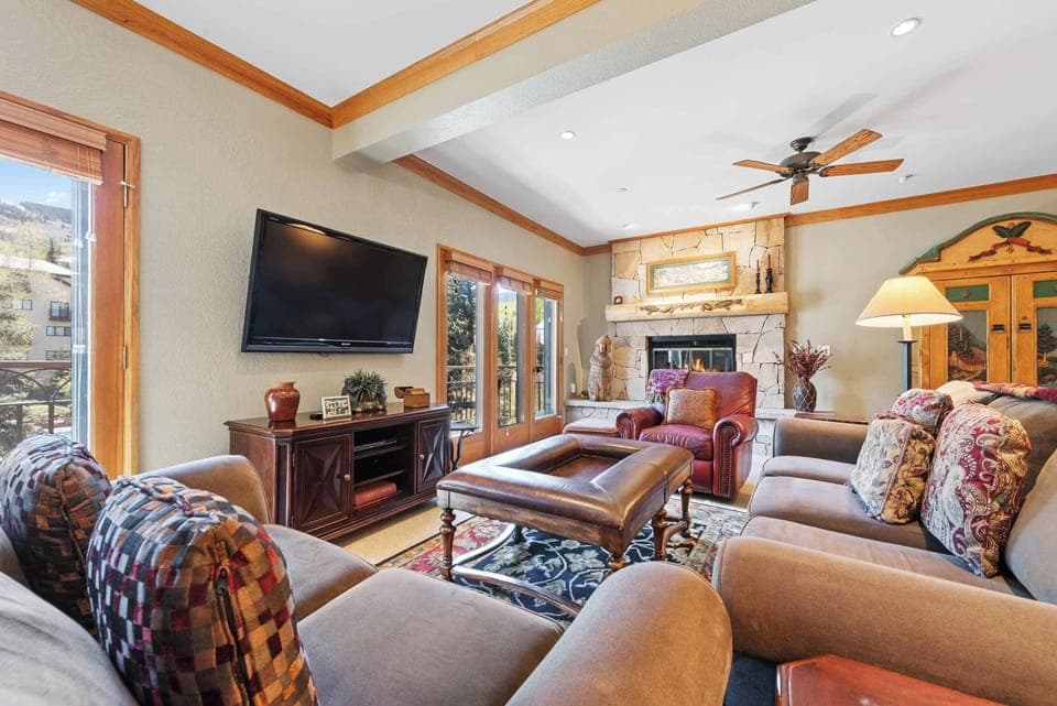 TheCharter-5330-2250