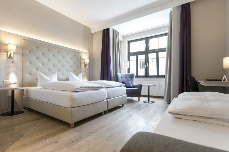 Comfort Triple Room | In-room safe, desk, soundproofing, iron/ironing board