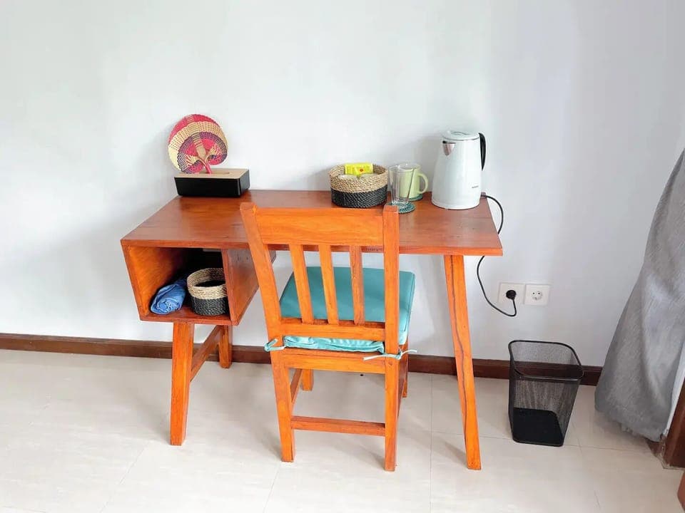 Premium bedding, individually decorated, individually furnished, desk