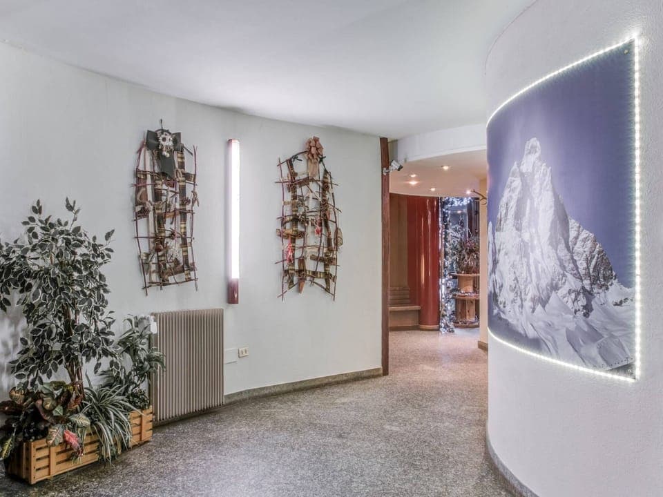 Entrance / Reception