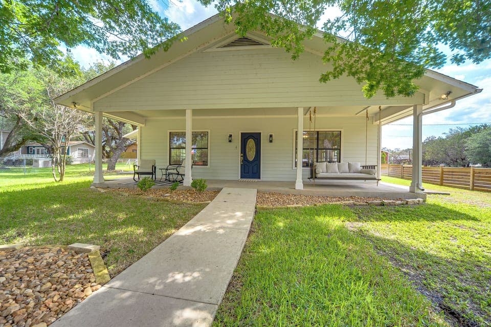 Camp Wood Vacation Rental | 3BR | 2BA | 2,372 Sq Ft | 1 Step to Enter