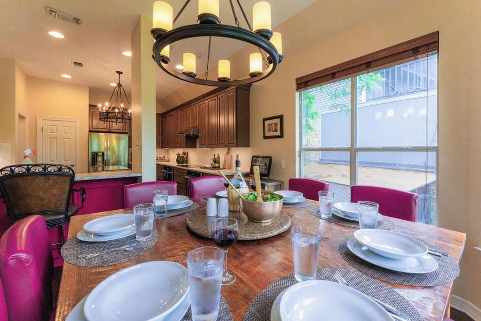 Dining Table - Walker Luxury Vacation Rentals