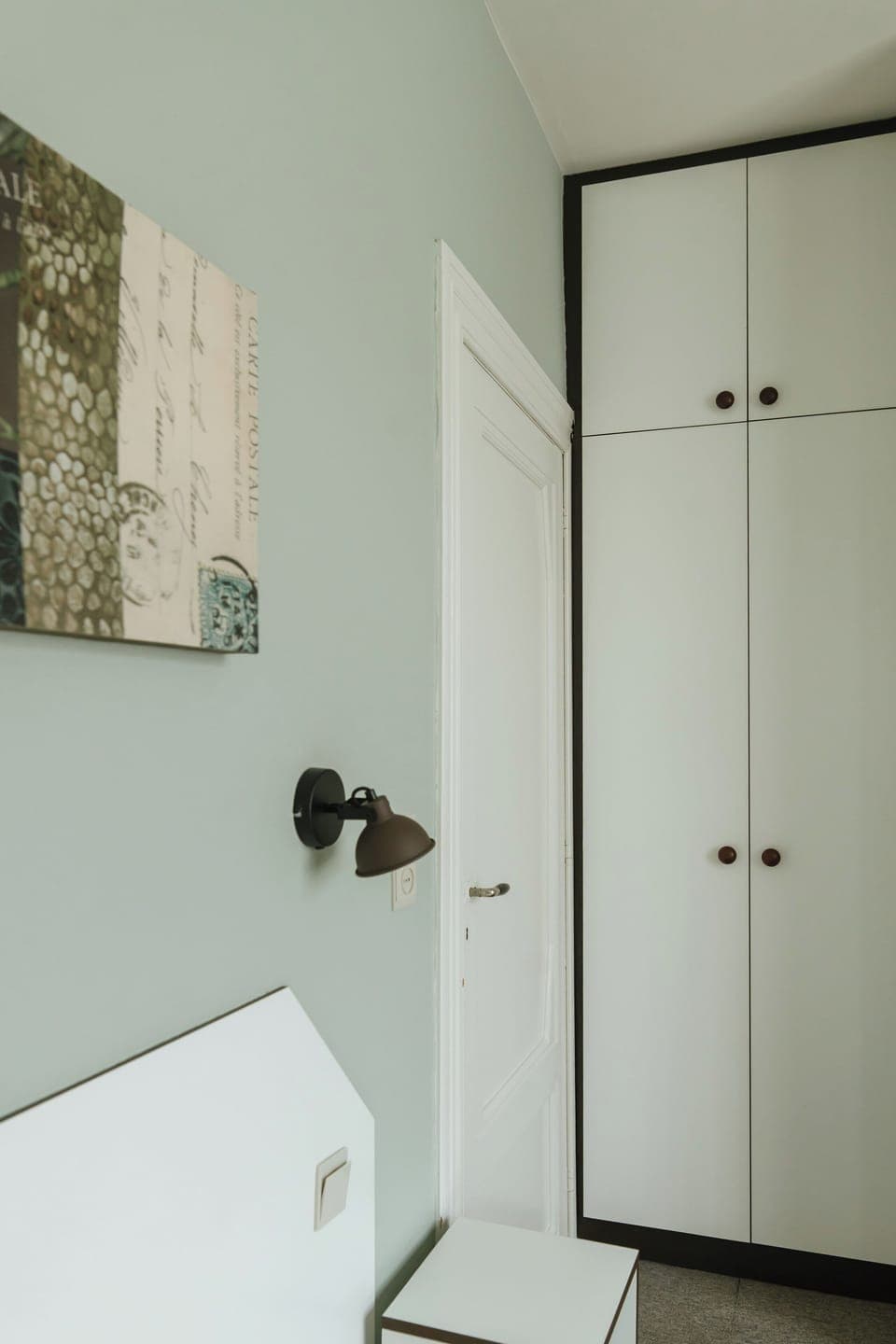 Desk, laptop workspace, free WiFi