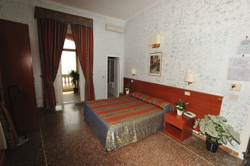 Superior Double Room, Sea View | Minibar, in-room safe, desk, blackout drapes