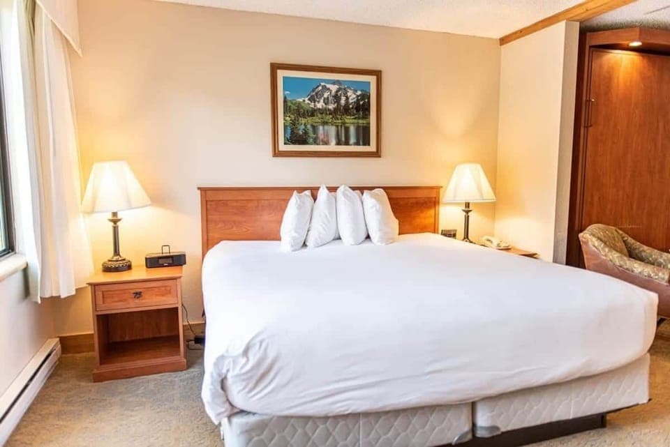 King Bed | Listed with @BookTraverse