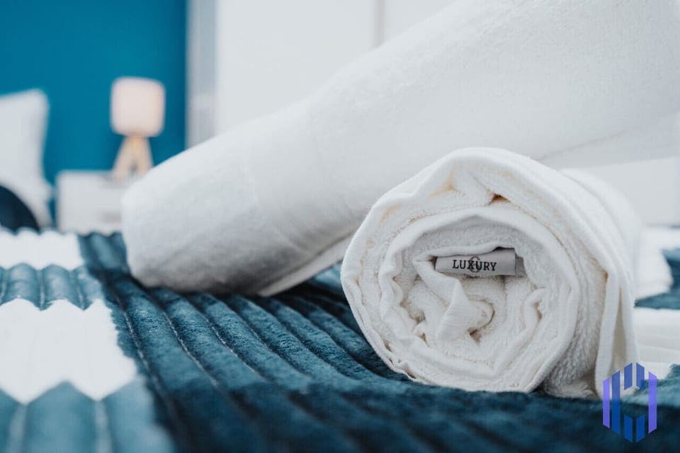 2 Double Bedroom - Full beddings, linens, towel included. - Baby Cot - Power Socket by the bed - Comfortably heated room - Strong wifi - Extra linen can be provided on request.