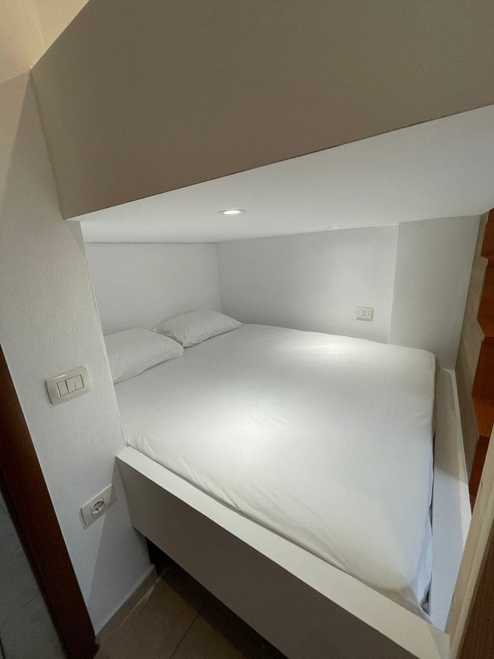 2 bedrooms, Frette Italian sheets, premium bedding, down comforters