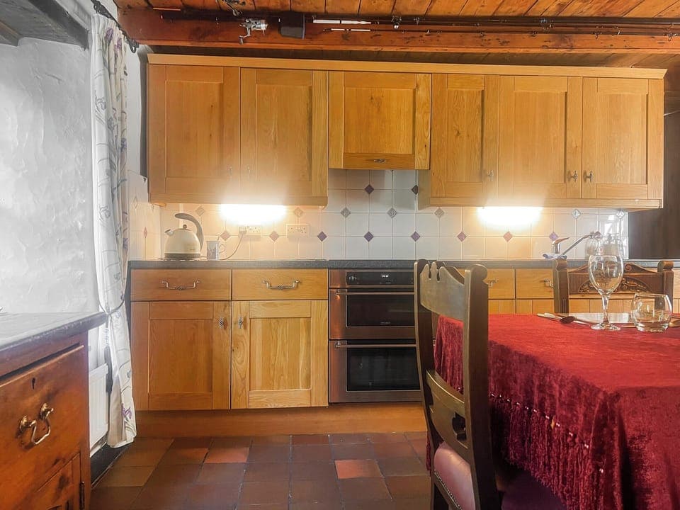 Kitchen | Monthly Tutor&rsquo;s Cottage, Fishguard