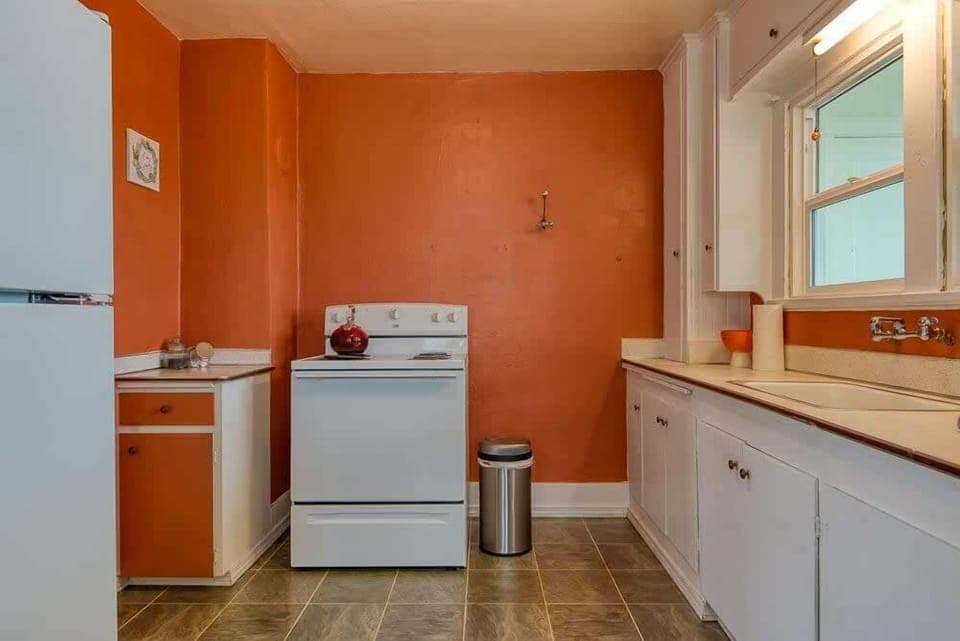 #StayinMyDistrict Downtown Coos Bay! Historical Heritage House Apartments. #BookDirect #StayinMyDistrict #HeritageHouseCoosBay