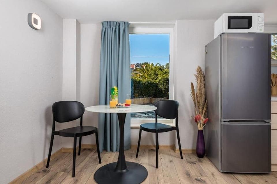 Villa, 3 Bedrooms | Dining room