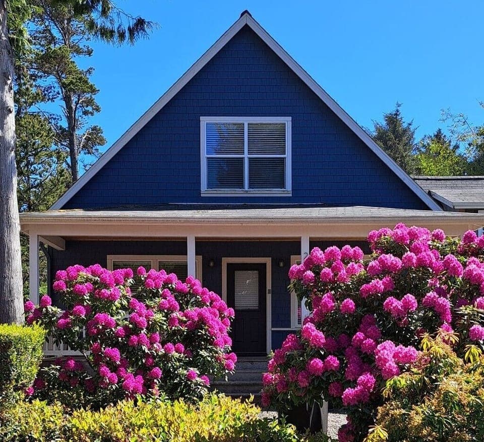 Welcome to your relaxing beach retreat, where comfort and coastal charm await!