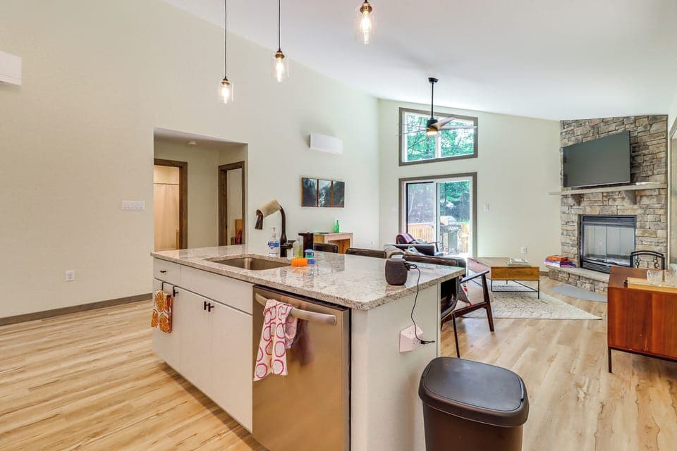 House (4 Bedrooms) | Interior