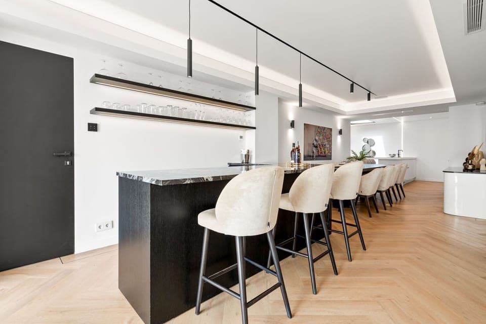 eacc5fcd6f461480-96541-df2e118ec50ee74e1740565069