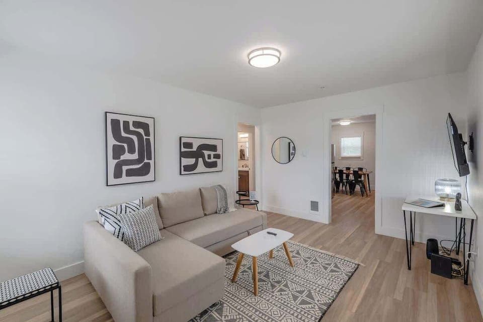 #StayInMyDistrict #CoosCottageCollection #CoosBay #BookDirect