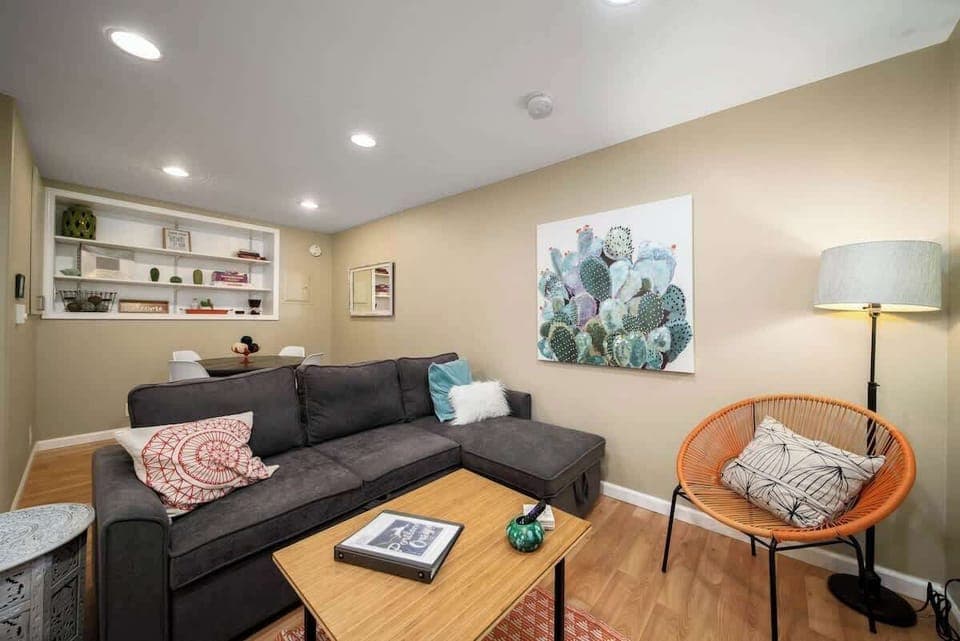 #StayinMyDistrict Forest Park! Exterior of home and private entrance!