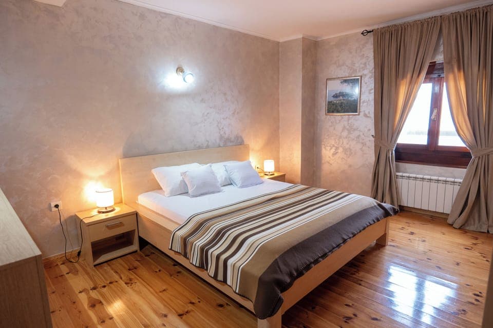 Fresh linen and towels are provided 