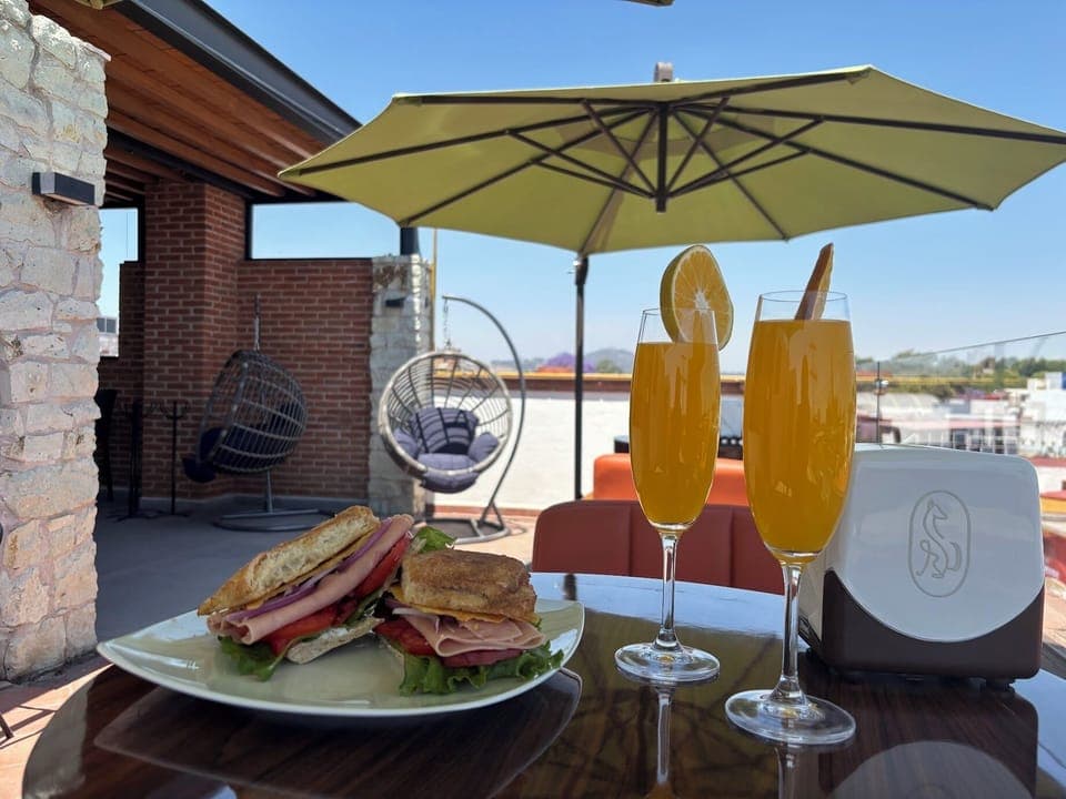 52-cm TV with digital channels