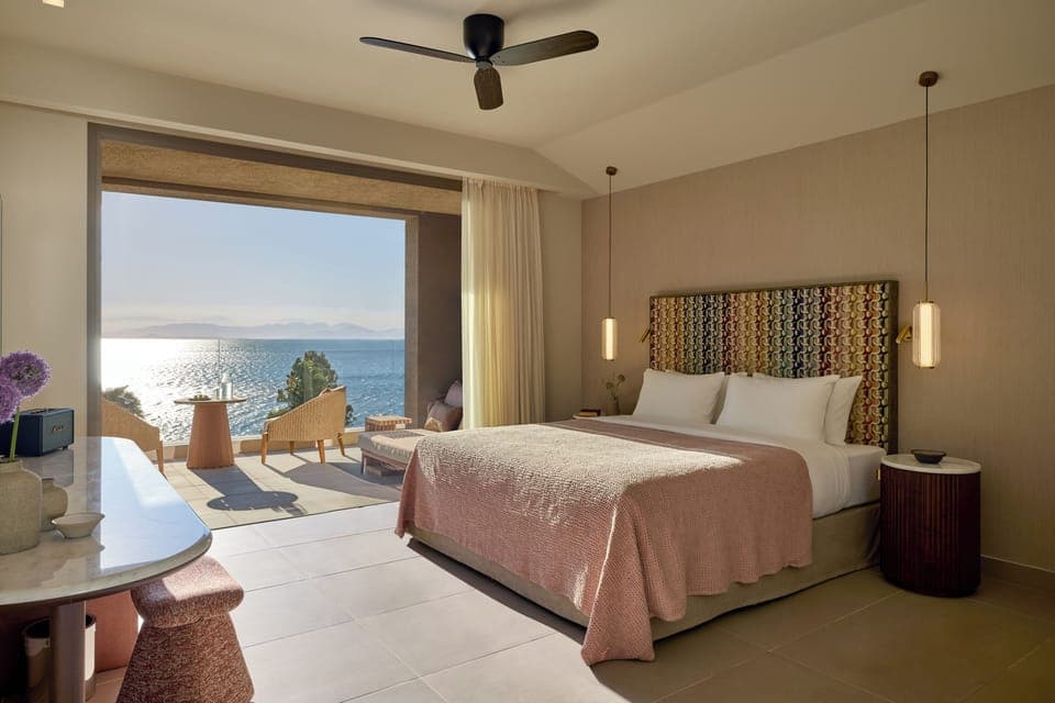 Rooftop Junior Suite Front Sea View | Premium bedding, minibar, in-room safe, desk
