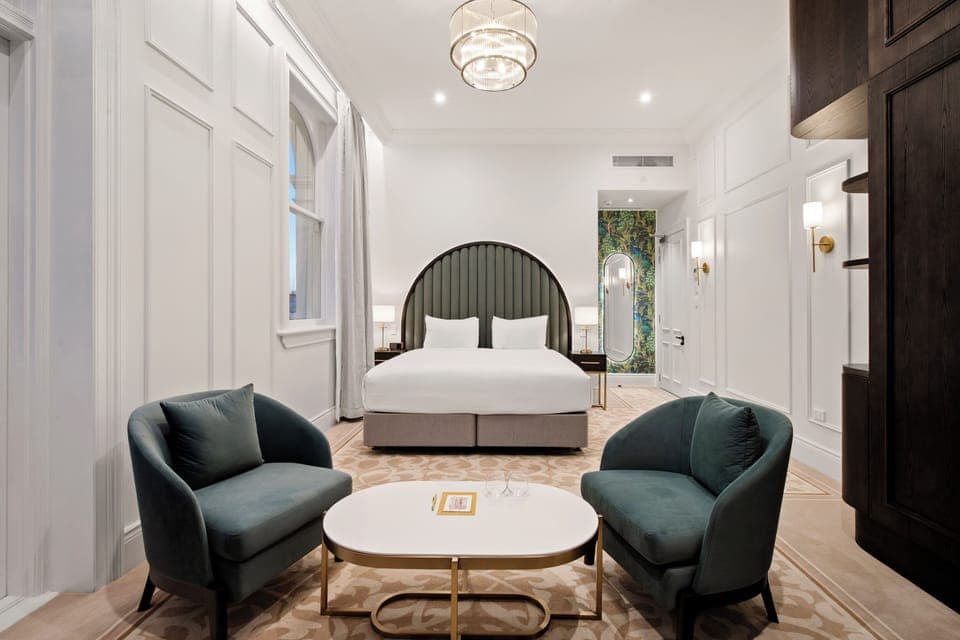 Clements Suite | Premium bedding, minibar, iron/ironing board, bed sheets