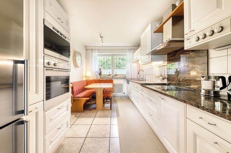 Kitchen with dining table in the Panoramavilla Bludenz.