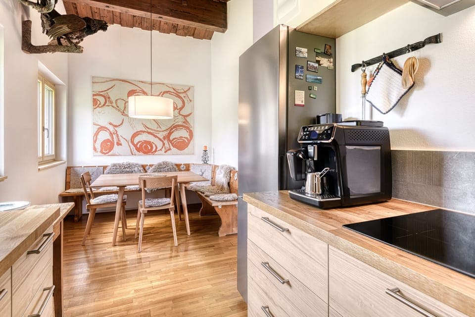 Kitchen with dining table in the Hämmerle house in Damüls in the Bregenzerwald.