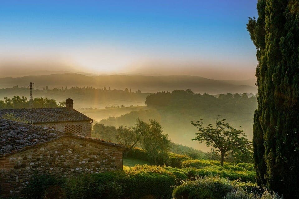 Splendid holiday villa with an amazing panorama of the Tuscan vineyards.