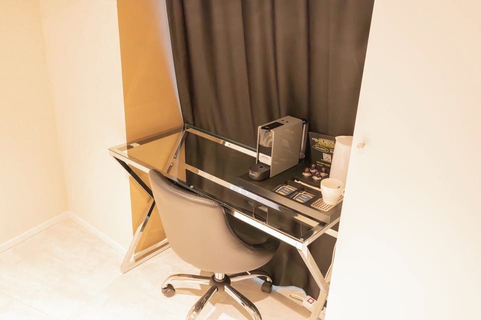 Standard Single Room | In-room safe, desk, laptop workspace, blackout drapes