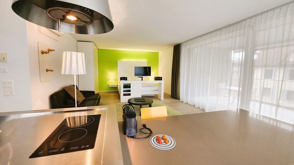 Executive Studio | Desk, laptop workspace, soundproofing, free WiFi