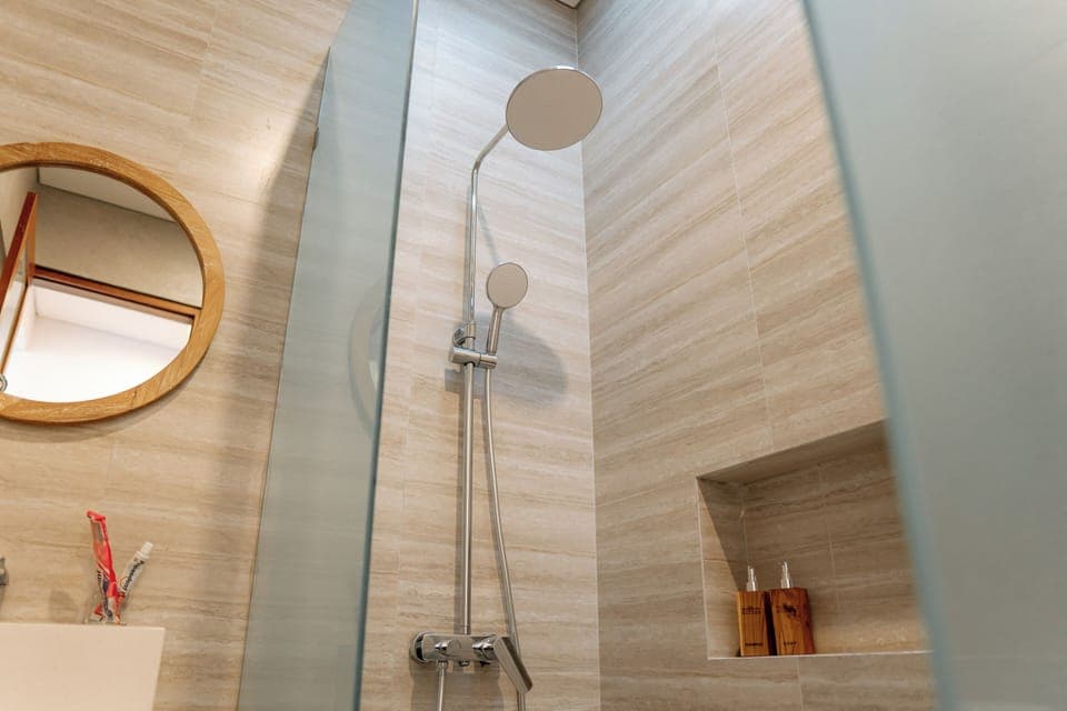 Shower, towels, soap, shampoo