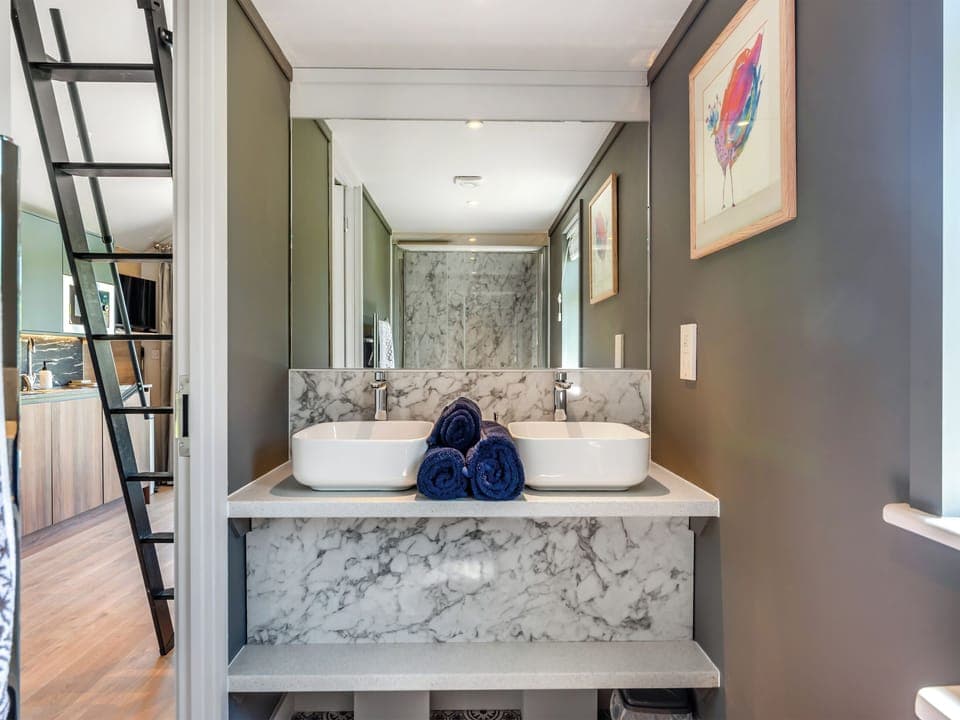 Bathroom | Cranborne Chase Stargazer - Whitey Top Lodges, Pentridge