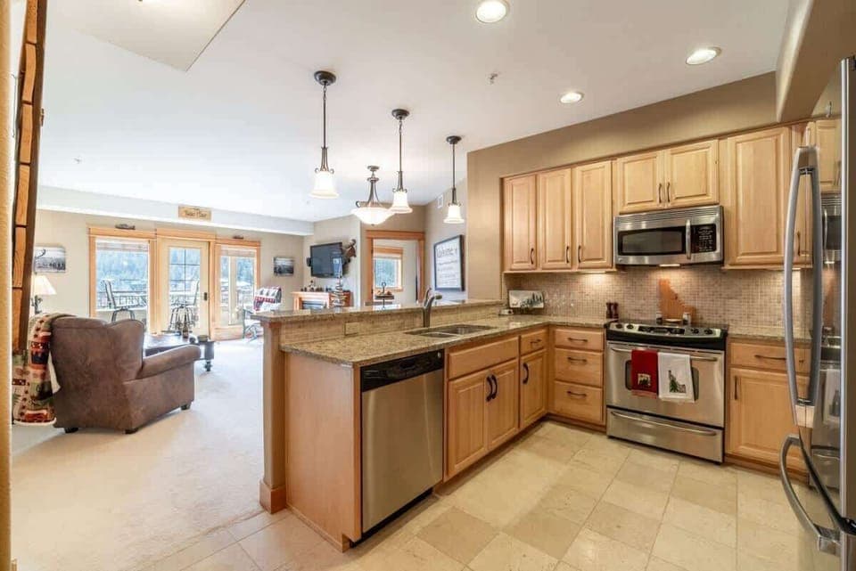 Enjoy a modern kitchen with stainless steel appliances, quartz countertops, and all the essentials you need to prepare a delicious meal. Whether you’re making a quick breakfast before hitting the Centennial Trail or a gourmet dinner, this space has y