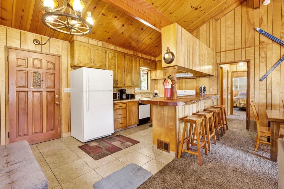 Bright kitchen featuring full amenities, inviting layout, and stylish finishes perfect for meals and gatherings