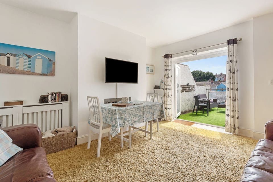 Close to town, beach and shops