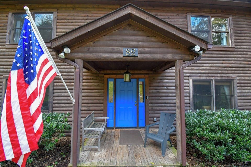 Welcome to Cabin 82 - The Marshall