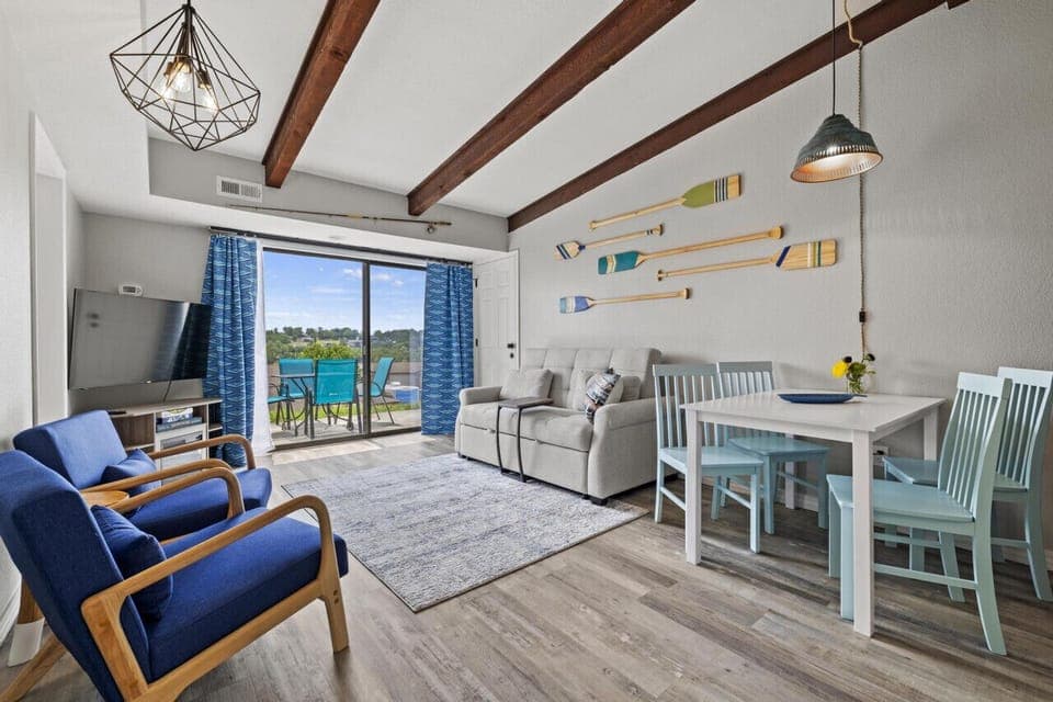 Cozy living room to play games or watch your favorite shows.