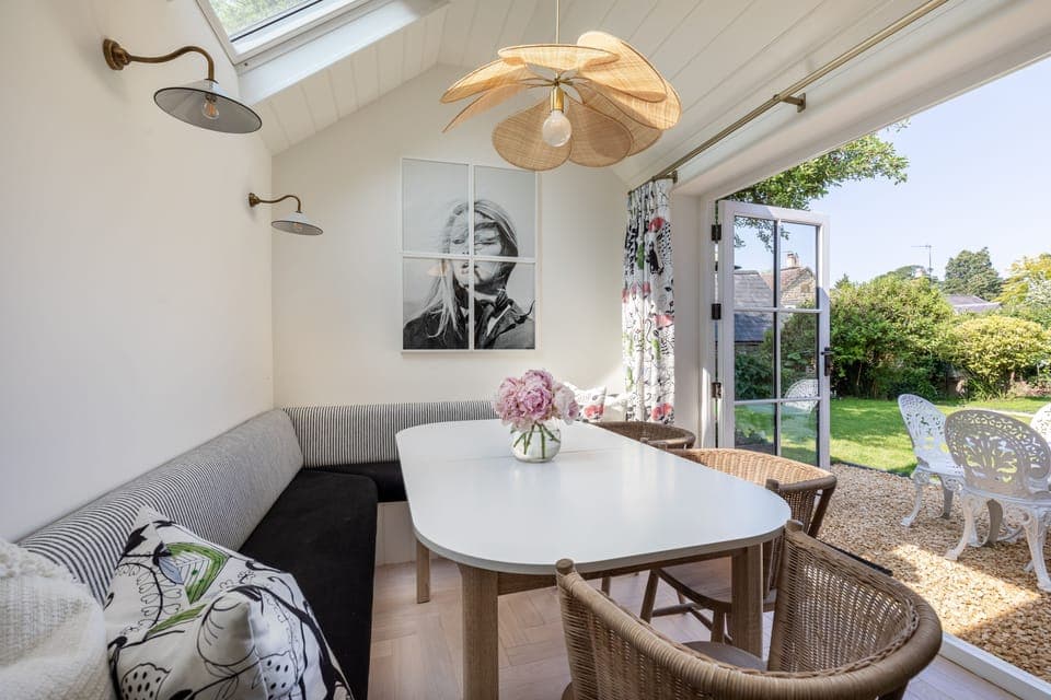 Carpenters Cottage Dining Area - StayCotswold