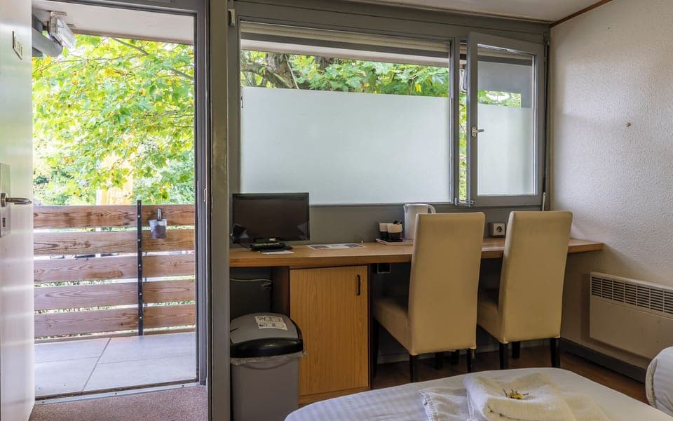 Standard Twin Room, 2 Twin Beds | Cribs/infant beds, free wired internet, bed sheets